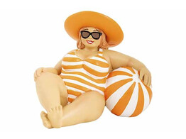 DAME LYOING ON BEACH WIT ORANJE 18X15XH13CM POLYRESIN